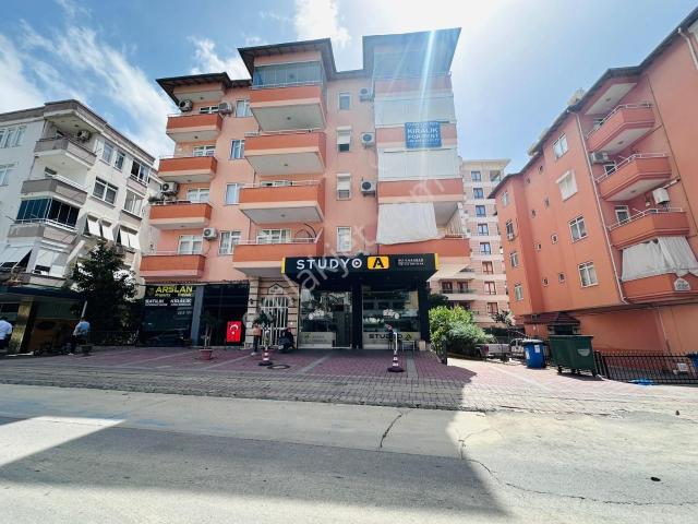 Şekerhane Mahallesi Eşyalı Kiralık 3+1 Daire