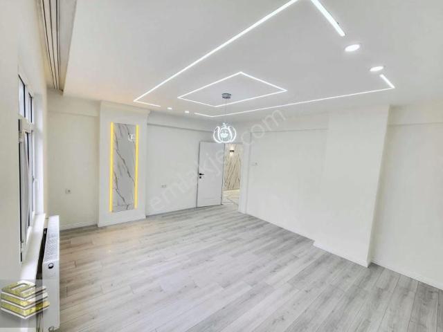 Ekipten Rasathane Mahallesinde Doğalgazlı İçi Sıfır Yapılı Daire