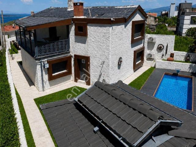 Eksiksiz Eşyalı Havuzlu Villa