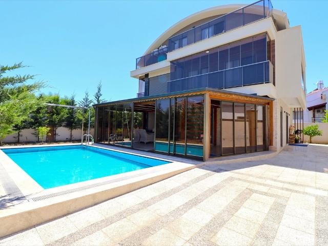 Ekskluzywna willa z basenem i sauną w Belek, Antalya
