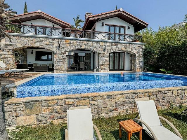 Ekskluzywna willa z prywatną plażą i basenem w Kalkan