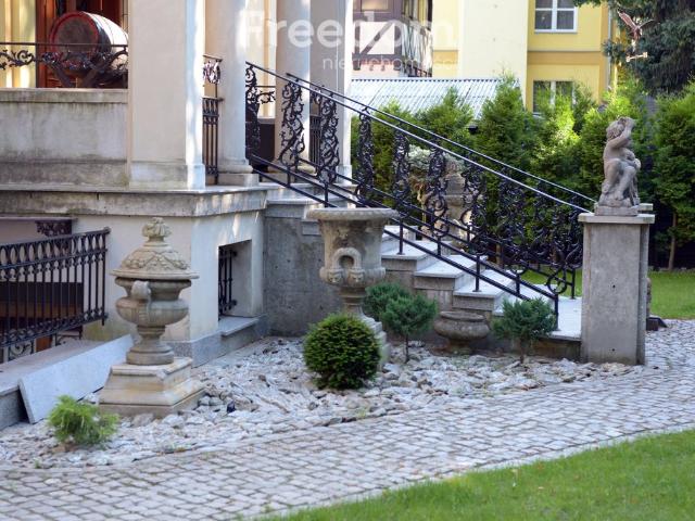 Ekskluzywna willa z salą balową i pokojami hotelowymi