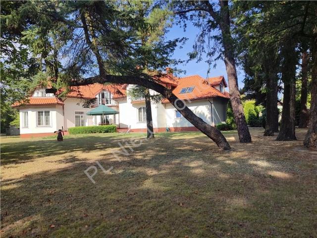 Ekskluzywna rezydencja 400 m2 w Komorowie z ogrodem