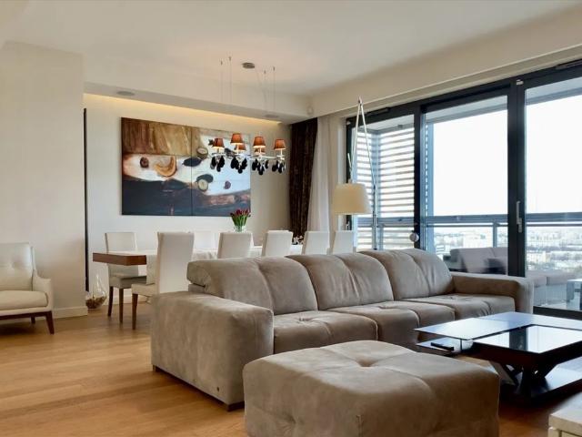 Ekskluzywne 142 m² z panoramicznym widokiem na Warszawę