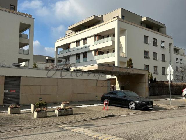 Ekskluzywny apartament z ogródkiem na osiedlu Marina Mokotów