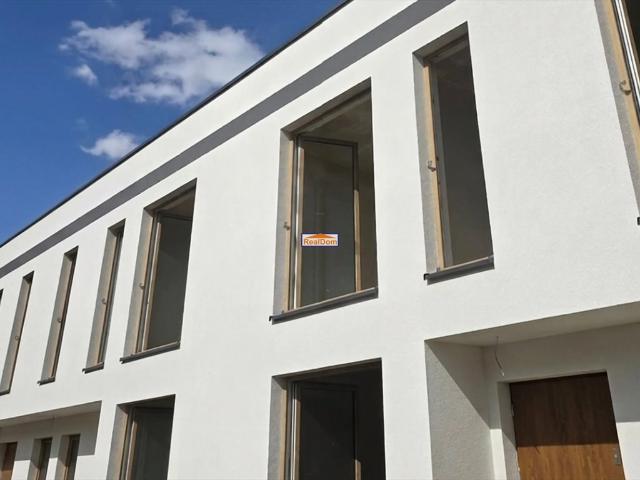 Ekskluzywny apartament z tarasem na dachu i ogródkiem!