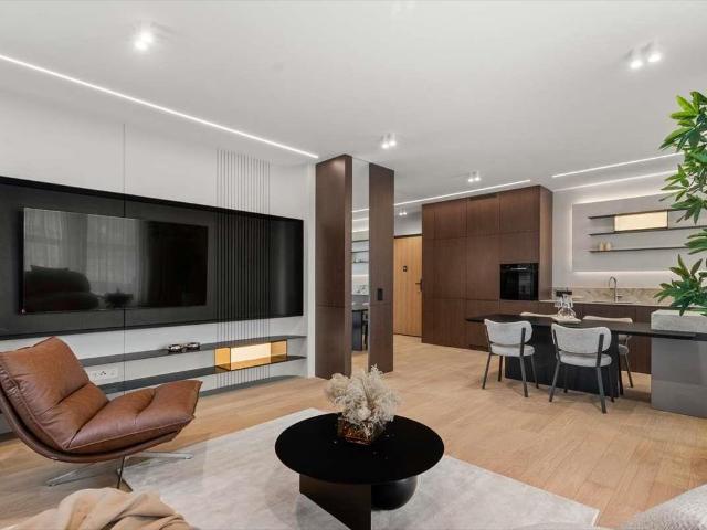 Ekskluzywny apartament 100 m² w Towarowa Square z 2 miejscami garażowymi