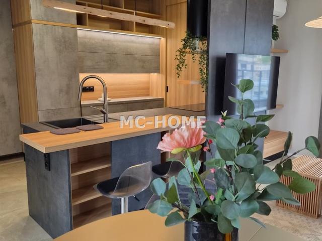 Ekskluzywny apartament 74 m² z tarasem na dachu w Brynowie