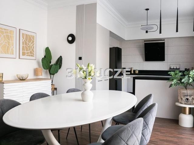 Polecam elegancki apartament 98,62 m² z 2 balkonami i garderobami