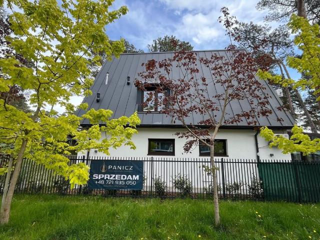 Ekskluzywny dom 138 m² z ogrodem i apartamentami w Pobierowie
