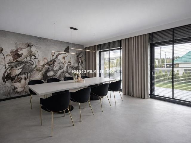 Ekskluzywny dom 282 m² blisko rynku w Niepołomicach