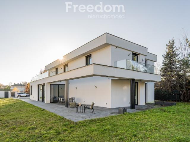 Ekskluzywny dom 337 m² w Łazach z nowoczesnym wyposażeniem