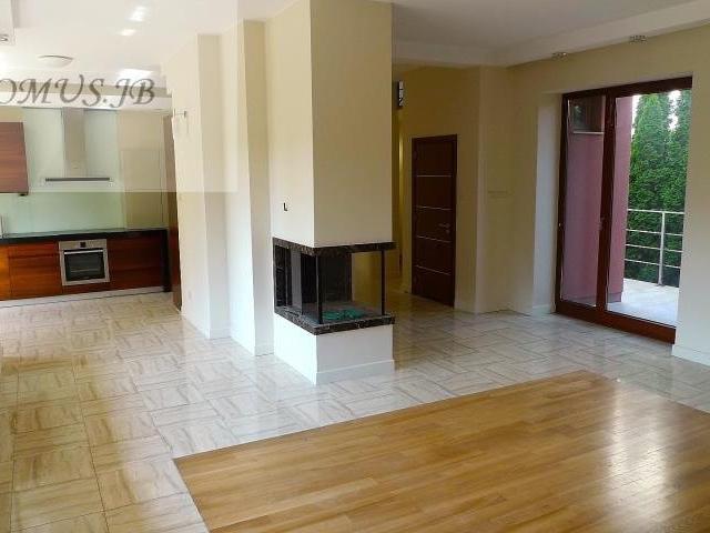 Ekskluzywny dom 360 m2 z tarasem i garażem w Wilanowie