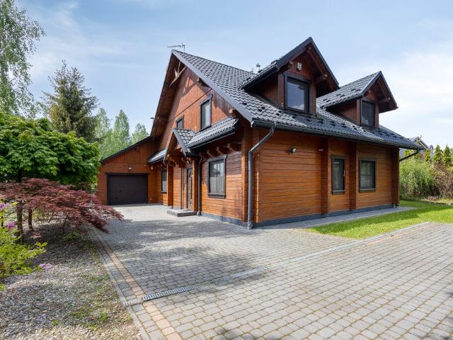Ekskluzywny dom drewniany 255 m² z smart home i kominkami