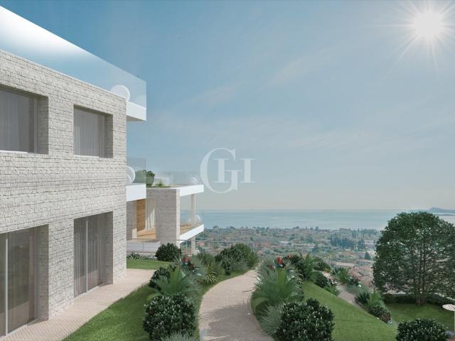 Ekskluzywny penthouse z panoramicznym widokiem na Garda