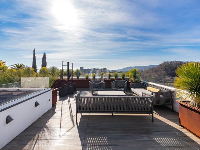 Sprzedam luksusowy penthouse z panoramicznym widokiem