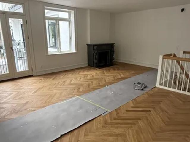 Eksklusivt townhouse i tre plan med 3 soveværelser og med store altaner på attraktive Frederiksberg C