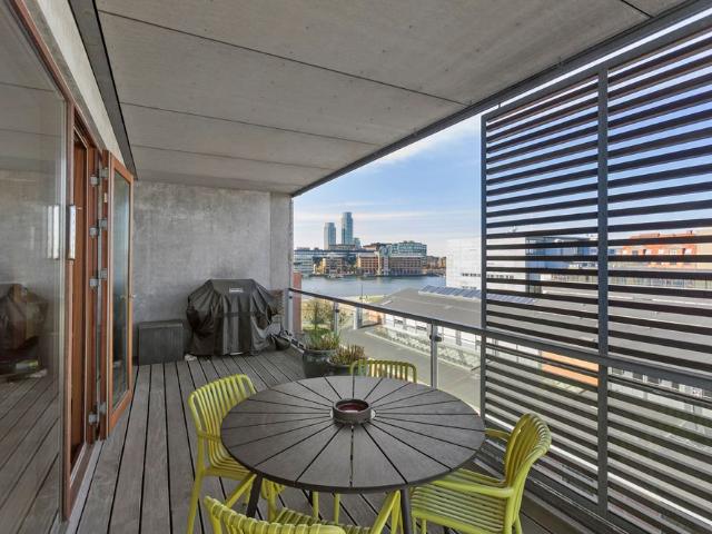 Eksklusiv 4 værelses lejlighed med stor terrasse og smuk vandudsigt på Islands Brygge
