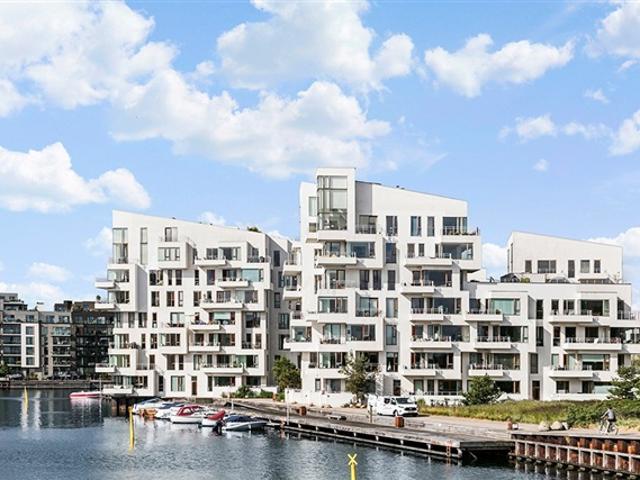 Eksklusiv havnelejlighed med to altaner og en enestående udsigt over vandet, København V, København