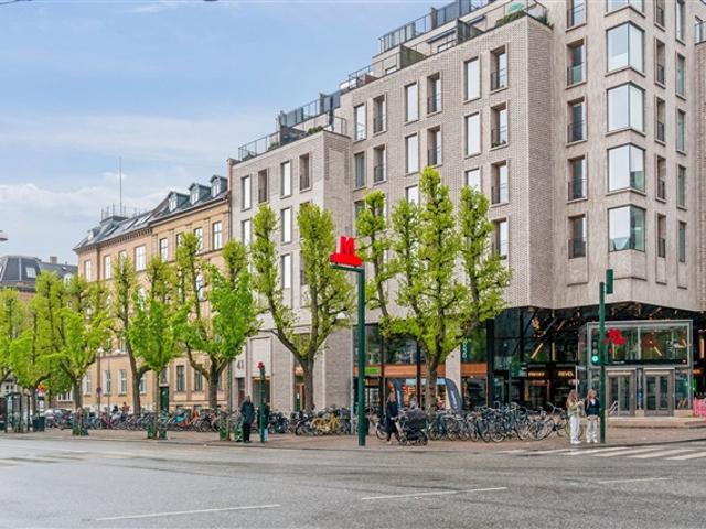 Eksklusiv lejlighed på Frederiksberg Allé tæt på byliv og metro, Frederiksberg C, København