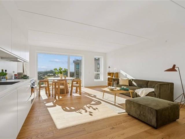 Eksklusiv stor 4 værelses lejlighed med altan, København S, København