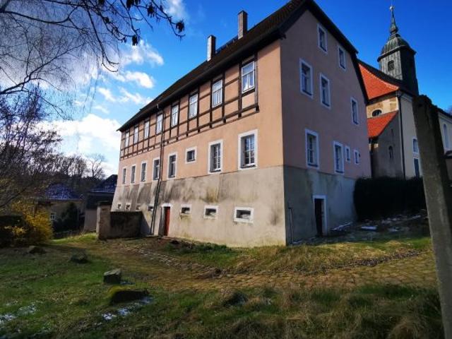Ehemaliges Pfarrhaus auf Erbpachtland in 04749 Ostrau