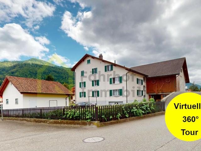 Ehem. Bauernhaus mit Oekonomiegebäuden und 4'800 m2 Land