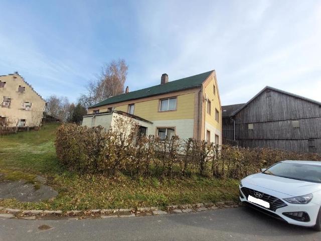 Ehem. Dreiseitenhof mit zusätzlichen Wiesen und Garagengrundstücken in Schönwald zu erwerben