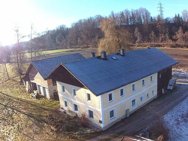 Ehem. Kleinlandwirtschaft im Grünland ruhige und sonnige Lage !