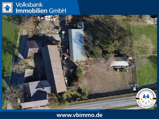 Ehemalige Hofanlage mit Wohnhaus, Nebengebäude, Scheune und Remise
