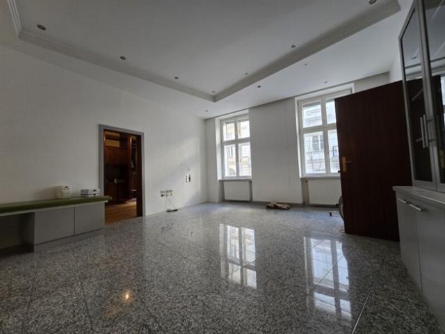 ehemalige Stilaltbau Arztpraxis im Servitenviertel