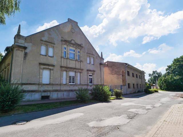 Ehemalige Vier Seiten Hofanlage teilweise vermietet