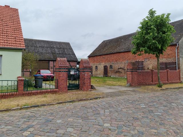 ehemaliger Bauernhof mit Scheune sowie Stallungen und großem Grundstück in Friedrichshagen unweit vom Stettiner Haff
