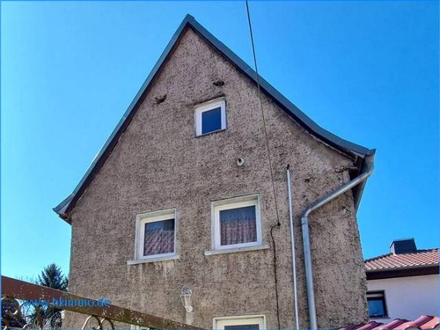 Ehemaliger Bauernhof mit Wohnhaus und Scheune in der Kaiserpfalz OT Bucha