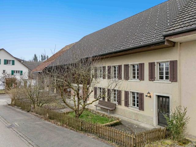 Ehemaliges Bauernhaus mit Cachet und Charme, grosses Ausbaupotenzial in der Scheune für Wohnen/Arbeit/Freizeit