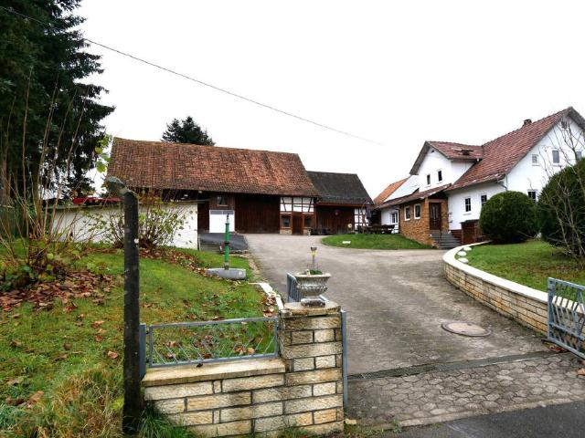 Ehemaliges Bauernhaus mit großem Garten und Scheune in Bad Rodach Grattstadt