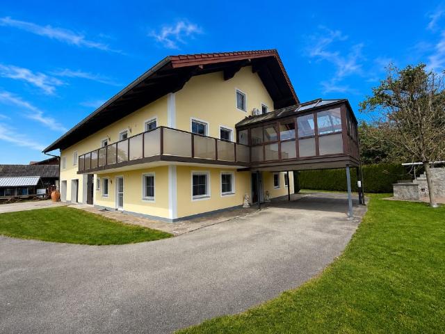 Ehemaliges Bauernhaus mit großzügigem Platzangebot Wohnen, Arbeiten & Wellness unter einem Dach