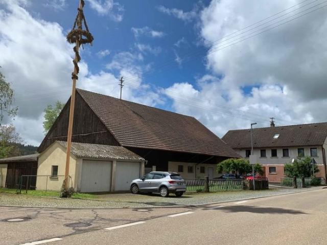 Ehemaliges Bauernhaus mit Stall und Scheune auf ca. 3.691 m² Grundstück in TO Kreßberg