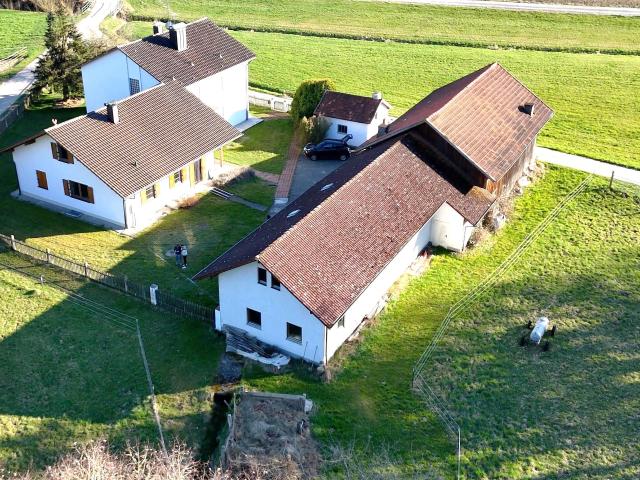 Ehemaliges landwirtschaftliches Anwesen in idyllischer Lage