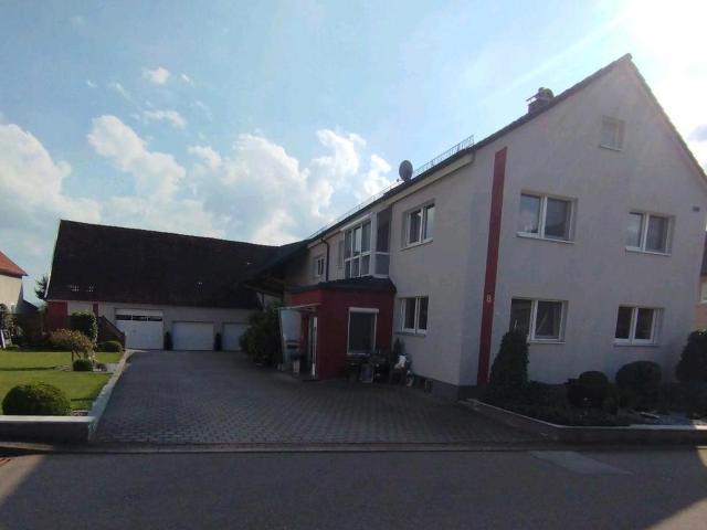 Ehemaliges landwirtschaftliches Anwesen mit 2 Familienhaus