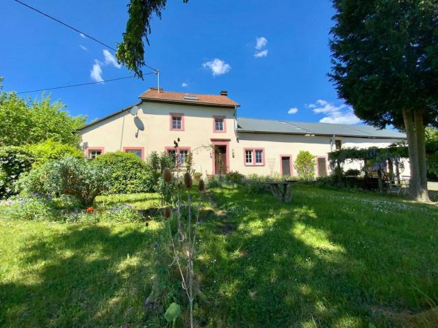 Ehemaliges renoviertes Bauernhaus in Trierer Landhausstill mit Nebengebäude und einem schönen Grundstück in ruhiger Lage nähe Waxweiler
