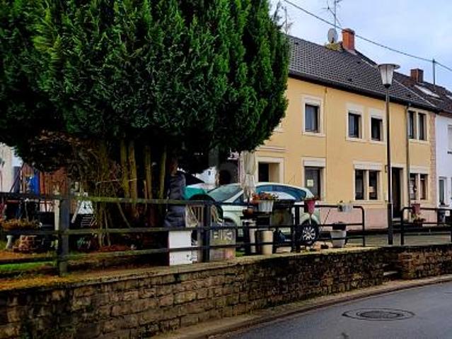 EHEMALIGES WOHN UND GESCHÄFTSHAUS