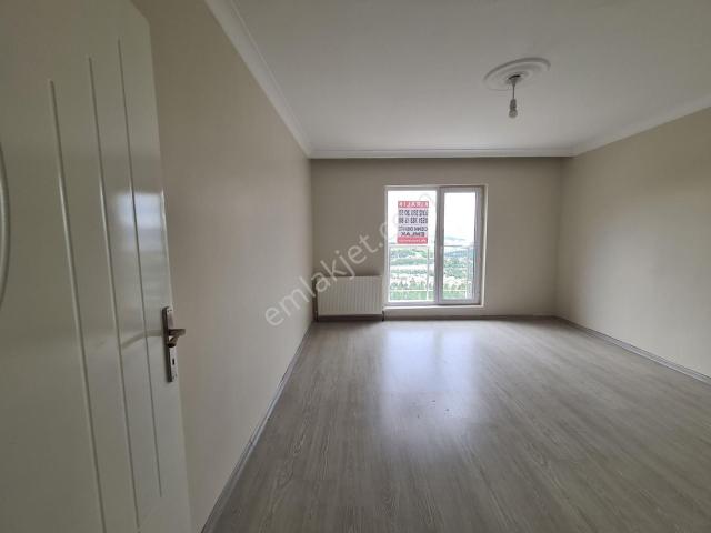Şehit Kubilay'da Arakat Güney Cephe 2 Banyolu Kiralık 3+1