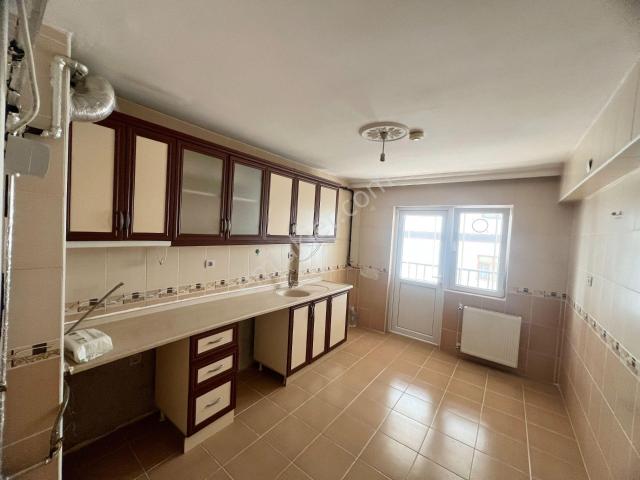 Şehitkubilayda Estergon Cadde Üzeri Şehir Hastane Yakını Kiralık 3+1 Daire