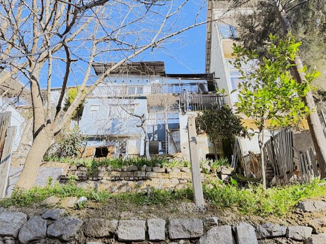 Şehitler Mah.172m² Arsa Payına Sahip 3 Katlı Satılık Bina
