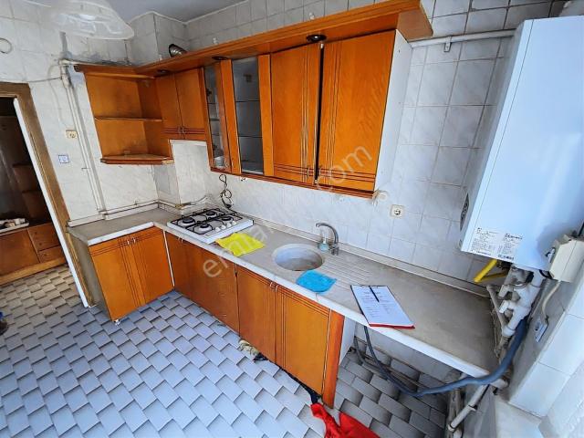 Şehitler Metro Yakını Cadde Üzeri Katta 3+1 Kiralık