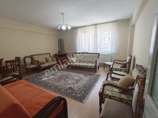 Şehir Merkezi Geniş Aydınlık Cadde Cepheli Eşyalı Kiralık Daire