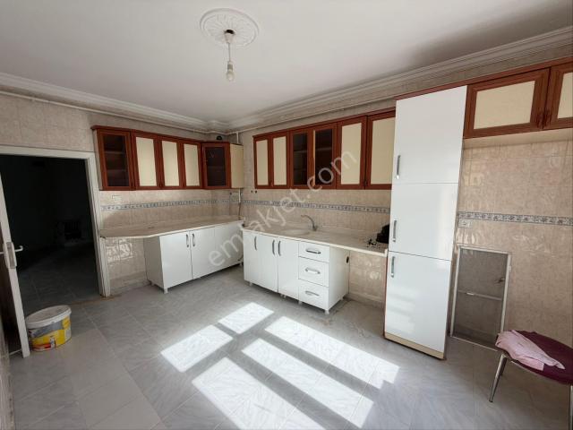 Şehir Merkezinde Eski Emniyet Caddesinde Kiralık 3+1 Son Kat Daire