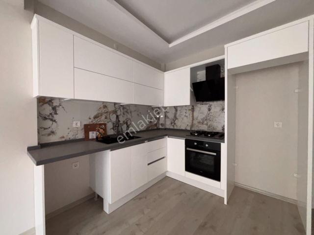 Şehir Merkezinde Kapalı Otoparklı, Asansörlü Ve Balkonlu Satılık 2+1 Daire