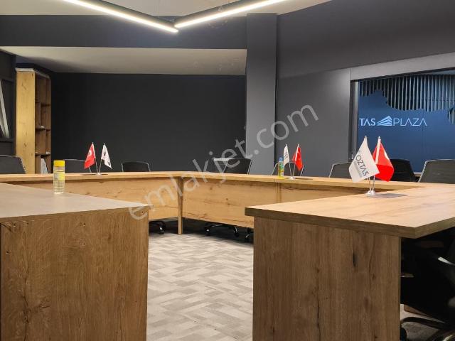 Şehir Merkezinde Kapalı Otoparlı 1 + 1 Kiralık Ofis